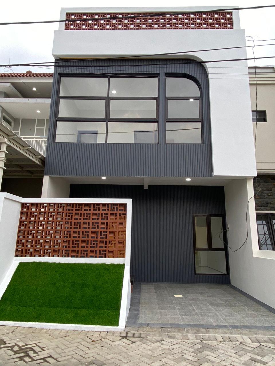 Green Tombro Residence